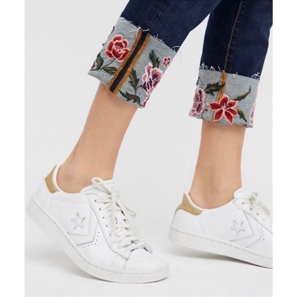 DRIFTWOOD Collete Embroidered Class Fit Jeans - Picture 2 of 14